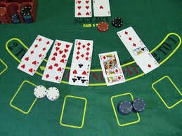 Pengguna Indonesia menggunakan platform live casino v1pedia melalui perangkat mobile